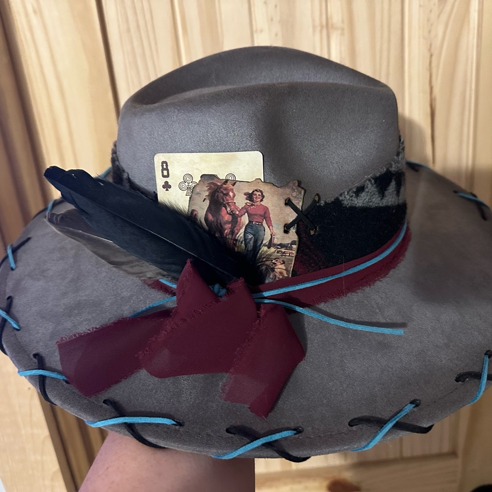 Elegant Gray Women's Hat with Feather and Card Accents